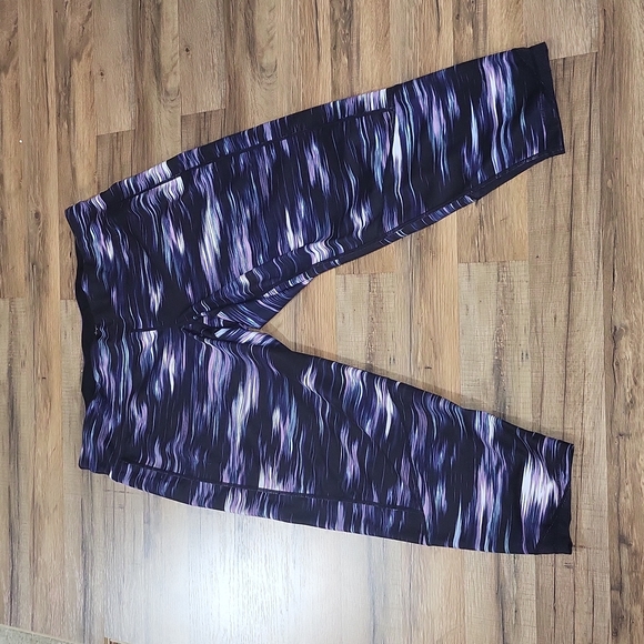 IDEOLOGY Purple Black Space Dye Cropped Leggings - Picture 2 of 14